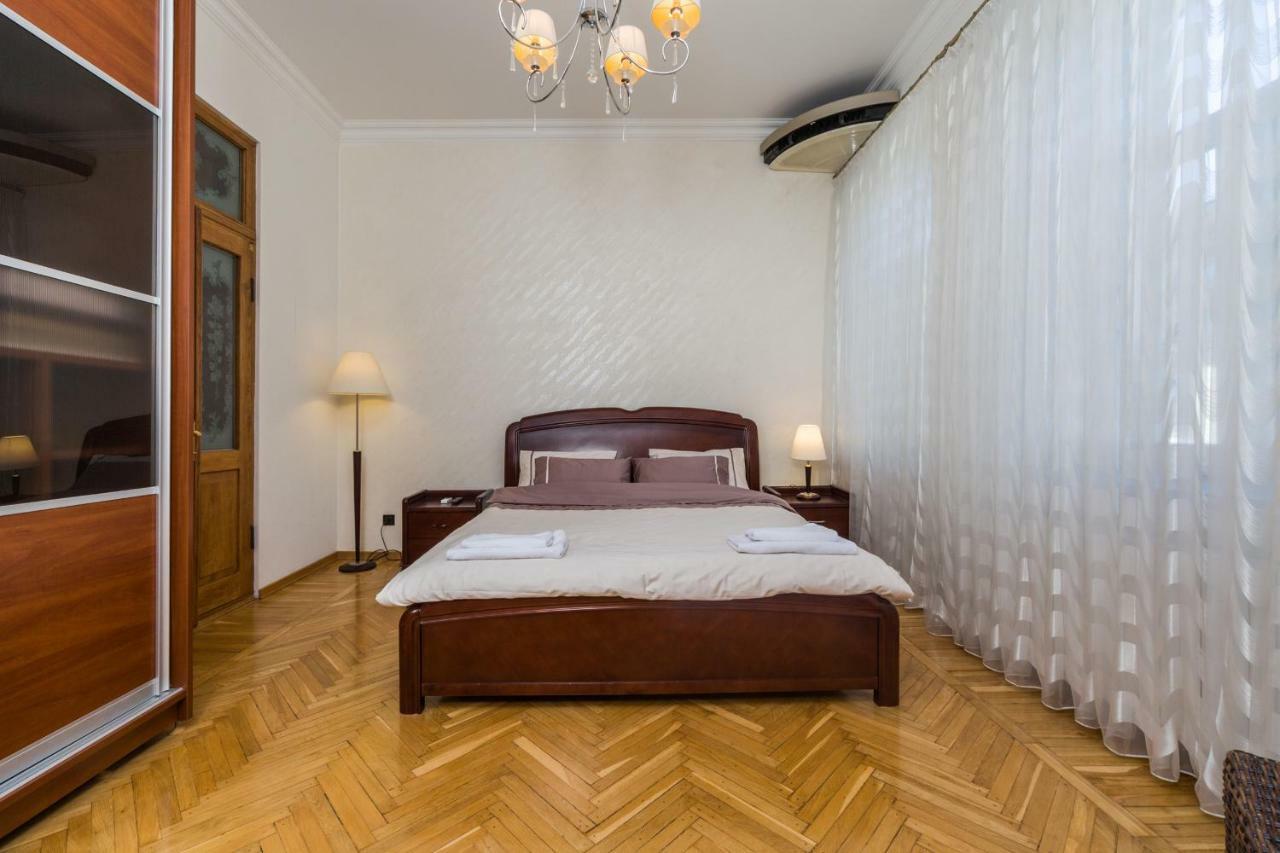 Apartamenty Na Sofievskoy Odessa Exterior photo