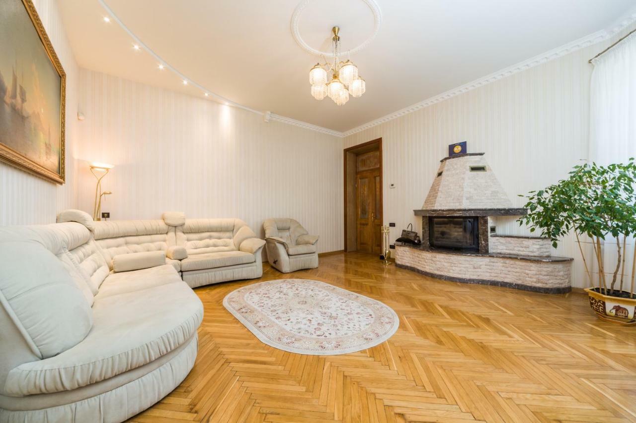 Apartamenty Na Sofievskoy Odessa Exterior photo