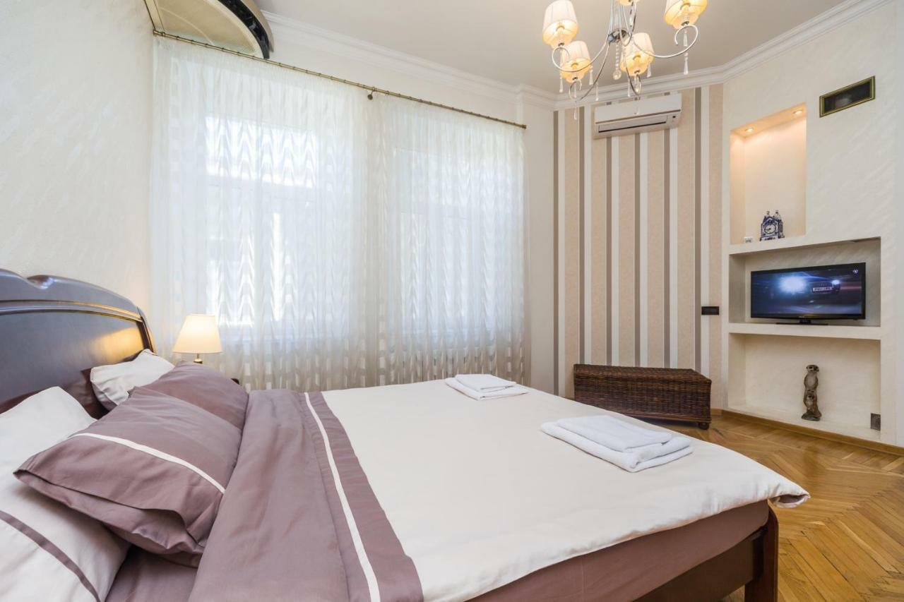Apartamenty Na Sofievskoy Odessa Exterior photo