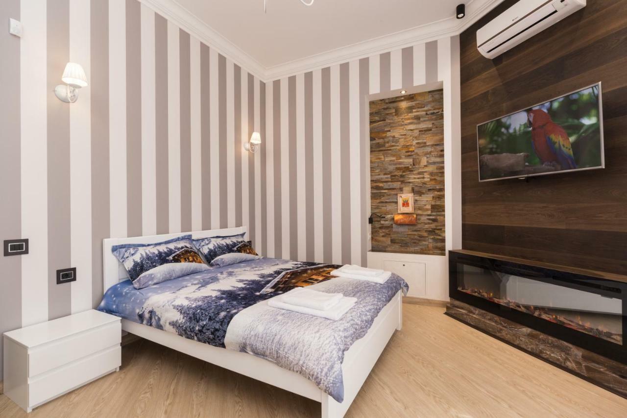 Apartamenty Na Sofievskoy Odessa Exterior photo
